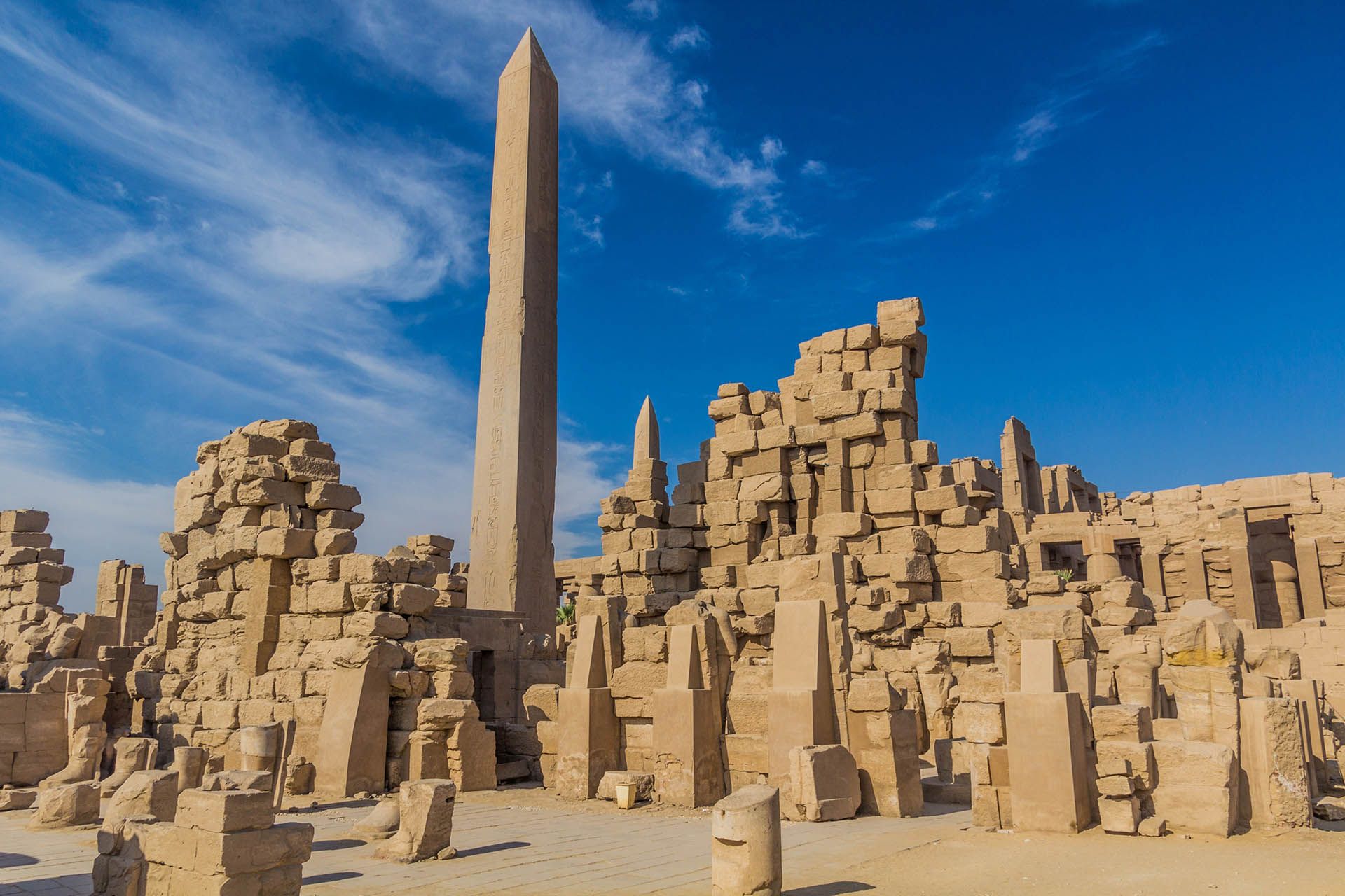 queen-hatshepsut-obelisk-amun-temple-enclosure-karnak-shutterstock_2149206191.jpg_d2a27db3d6