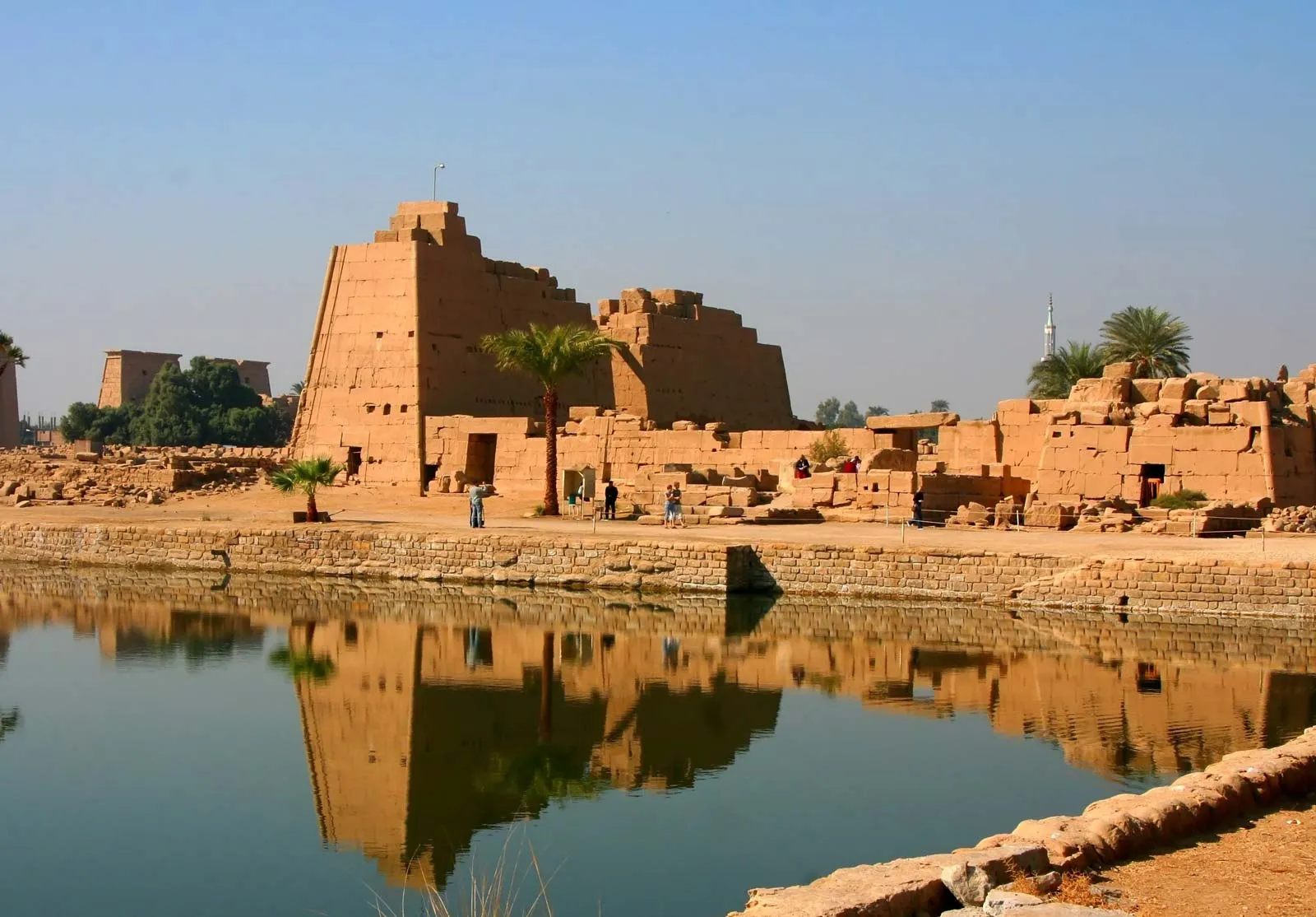 temple-complex-Nile-River-Egypt-Karnak (1)